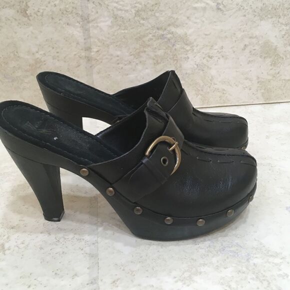 NEW WITHOUT TAGS WHITE MOUNTAIN CORNELIA  BLACK LEATHER HEELS‎ - Picture 1 of 7